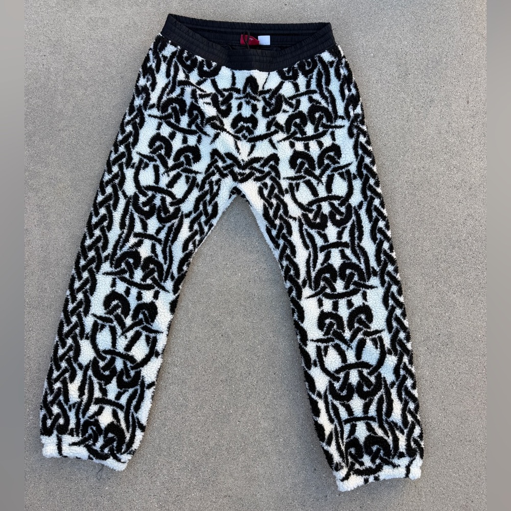 Supreme Celtic Knot WINDSTOPPER Fleece Pant Stone (FW21)